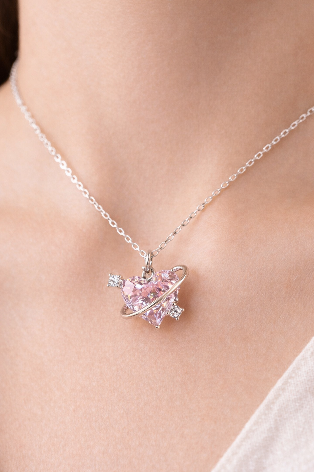 Colar Dourado Elegance com Pingente Vertical